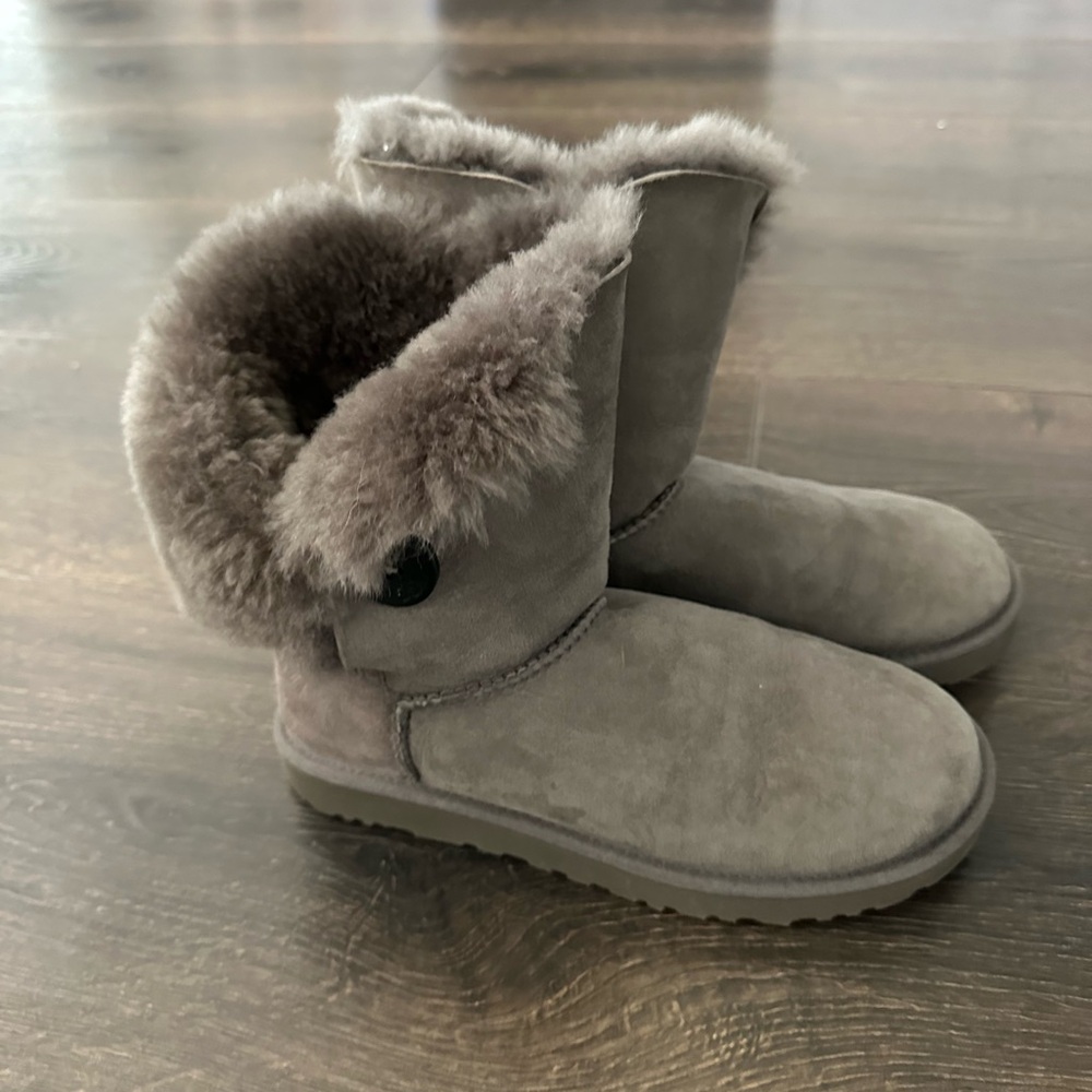 UGG Women’s Bailey Button